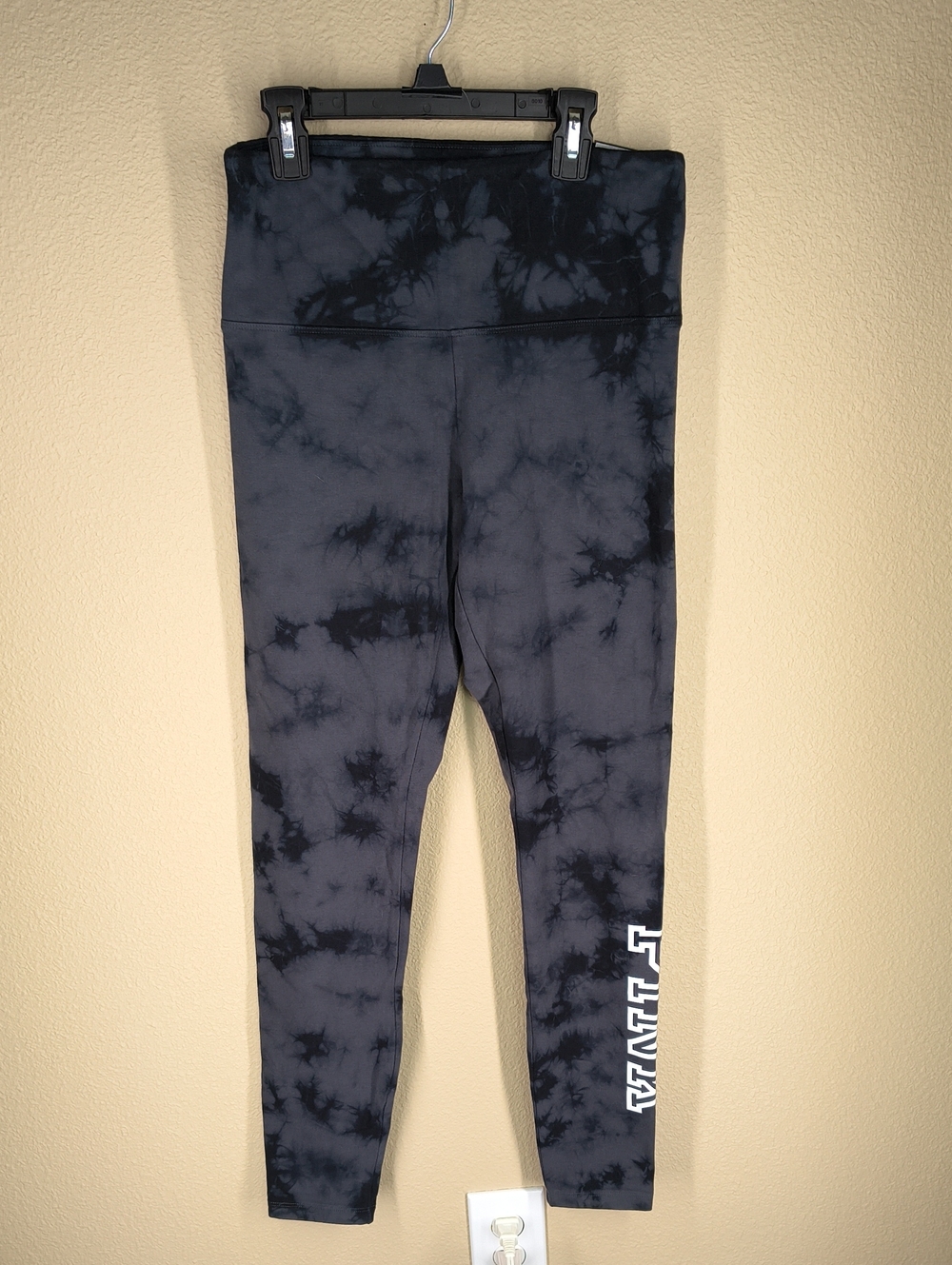 PINK Victoria's Secret Gray and Black Tie-Dye Yoga Legg NWT Size Medium